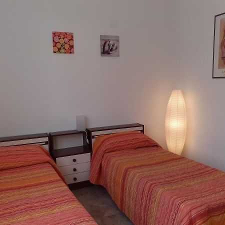 Casa Nebieu In Edificio Indipendente Nel Centro Di Monforte Monforte dʼAlba Kültér fotó
