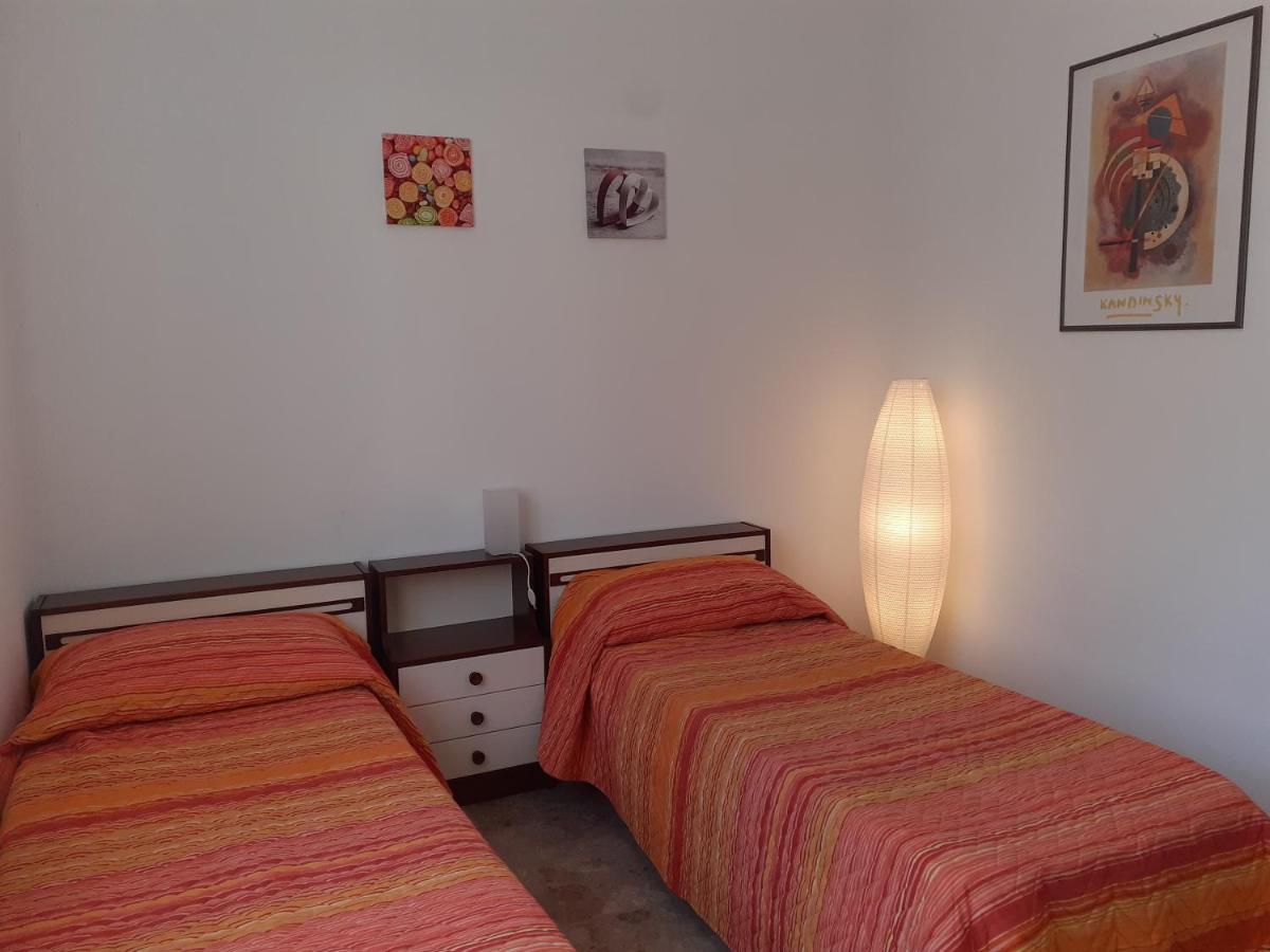 Casa Nebieu In Edificio Indipendente Nel Centro Di Monforte Monforte dʼAlba Kültér fotó